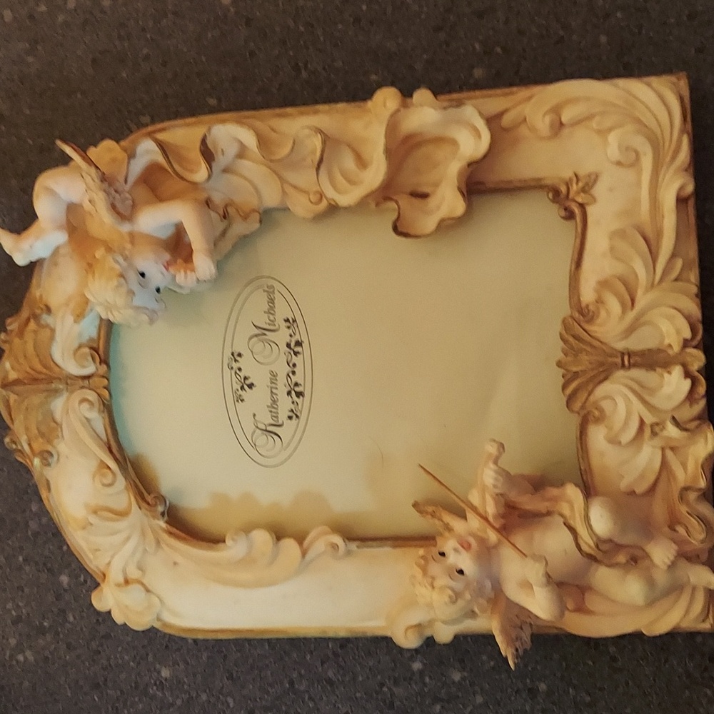Katherine Michaels Angel picture frame 5 x 6 like new